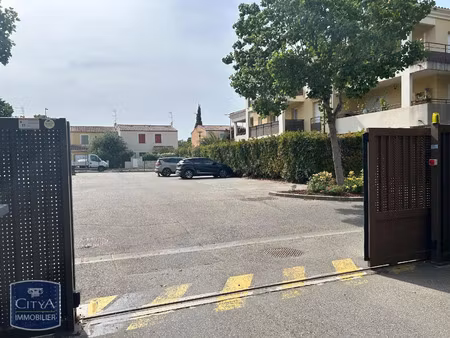 parking à louer - salon-de-provence (13) - 52€