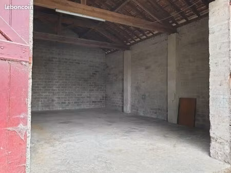 location stockage / parking couvert / hivernage