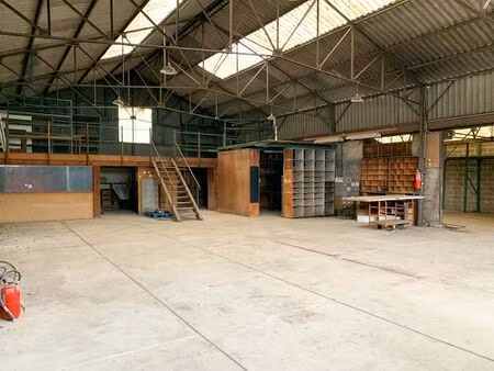 location local d'activités athis mons 697 m²