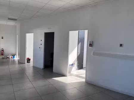 location local commercial 130m2 cabestany 66330 - 1300 € - surface privée
