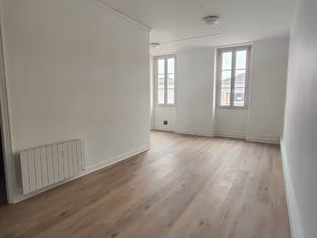 local professionnel castelnau de medoc 55 m2