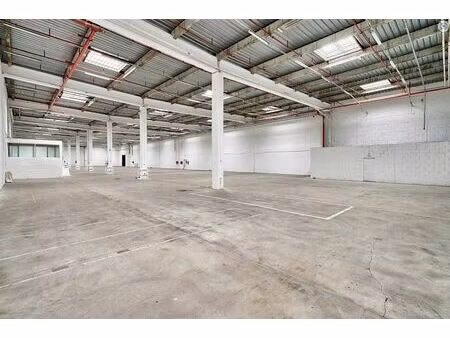 location local d'activités croissy beaubourg 4 198 m²