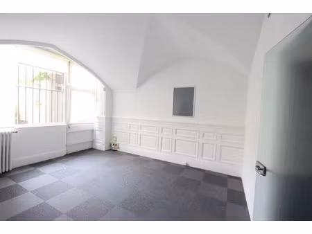 grand local professionnel ou commercial au coeur du centre v