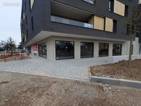 local d'activité 256 m²