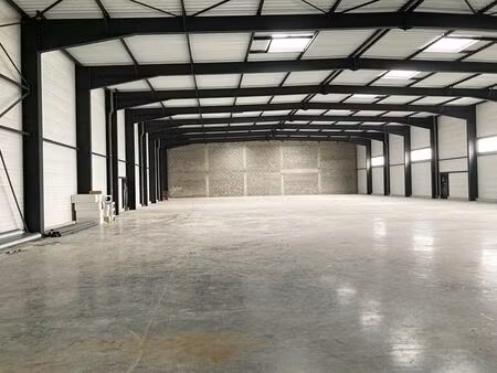 location local d'activités spay 2 044 m²
