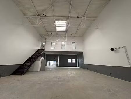 location local d'activités vaux le penil 309 m²