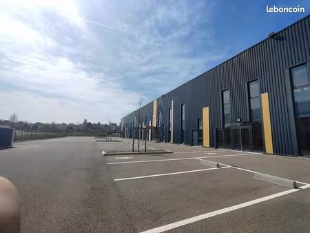local d'activite 1778 m² villefontaine