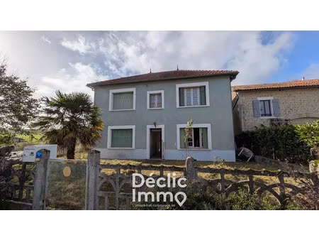 vente maison 5 pièces 138 m² à benest (16350)  65 000 €