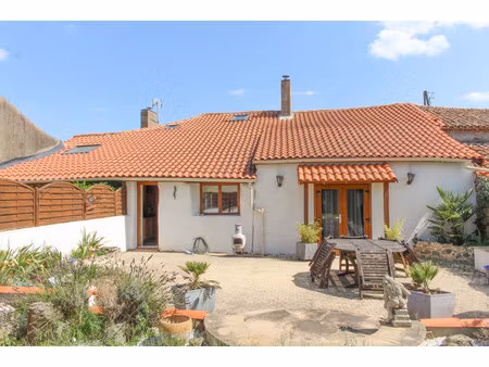 maison à vendre à clessé (79350) - deux-sèvres