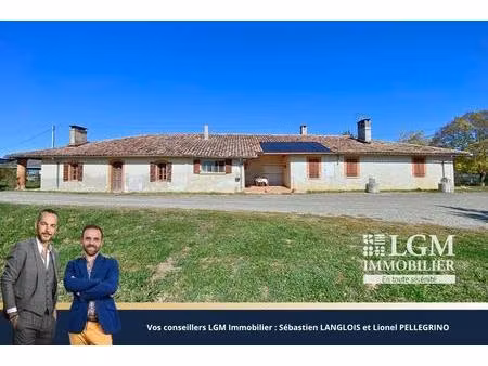 le castéra  corps de ferme composé de deux maisons et dépendances agricoles