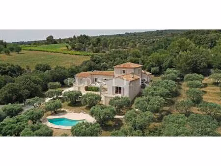 maison avec piscine et terrasse lioux (84)