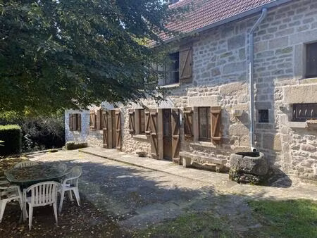 longère en pierre située en campagne avec terrain d'environ 4 305 m²