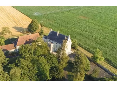 vente maison 40 pièces 405 m² chef-boutonne (79110)