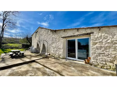 charmante maison en pierre dans un village à quelques kilomètres de bergerac !