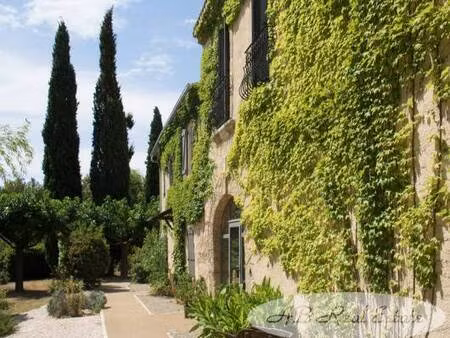 secteur montpellier domaine avec 2 bâtiments d'habitations dont d'un est divisé en 6 gîtes