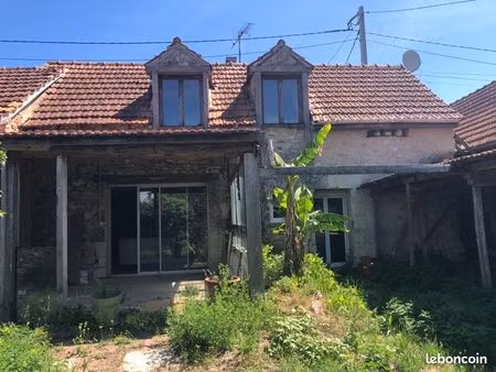 maison à rénover sur pleumartin lieu dit russais