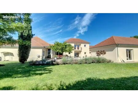 maison 9 pièces 363 m²