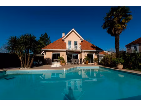 vente maison 6 pièces 160m2 idron 64320 - 545000 € - surface privée