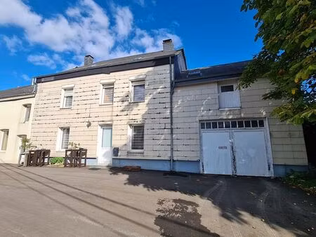 idéale pour investisseurs: maison vendue avec bail à vie