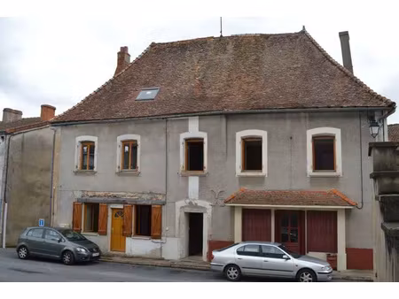 grande maison de village de caractère  de 387 m2  avec 3 app
