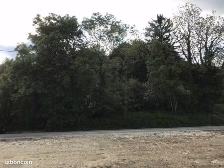 vends beau terrain constructible