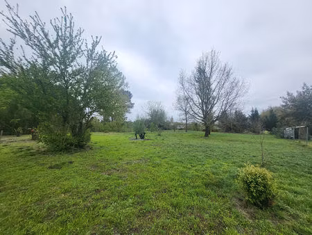 a vendre terrain constructible de 1000 m2 à 10 kilomètres de blaye