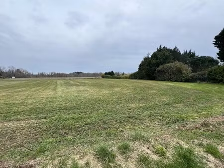 terrain à bâtir non viablisé d'une superficie de 3 618m2