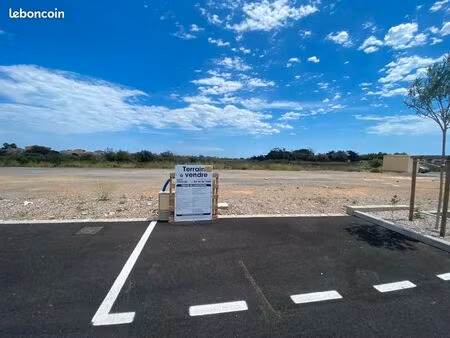 terrain constructible 300 m² face à la mer