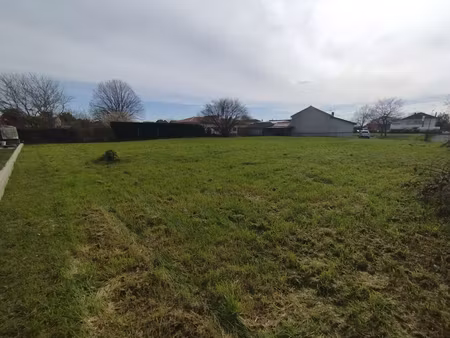 prahecq - terrain à bâtir 1268m²