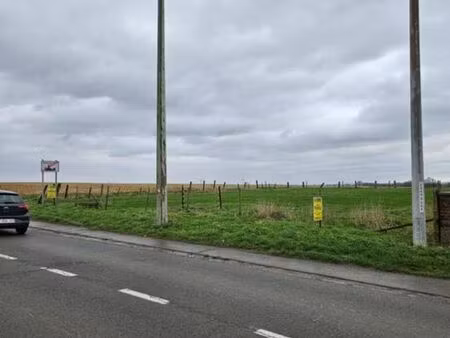 une parcelle de terrain à bâtir