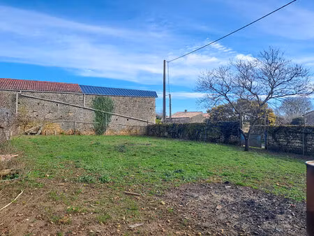 terrain constructible proche 79220 ste ouenne 660 m2