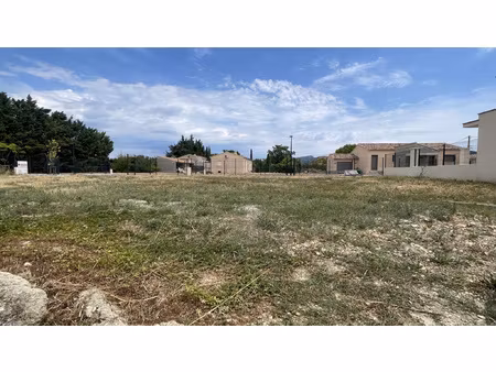 terrain constructible de 594 m2 à violès  15 min d'orange