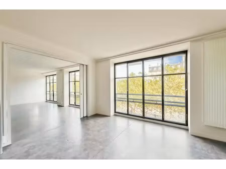 bastille  à louer une surface de bureaux lumineuse et modulable