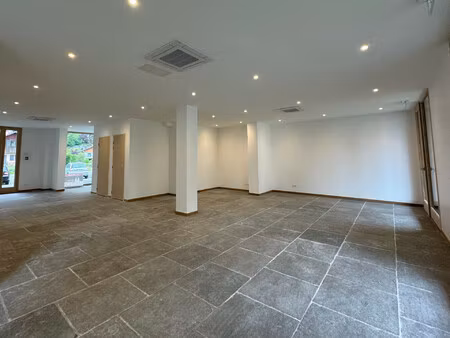 taninges : local commercial