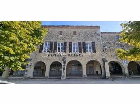 immeuble de 579 m² à saint-justin