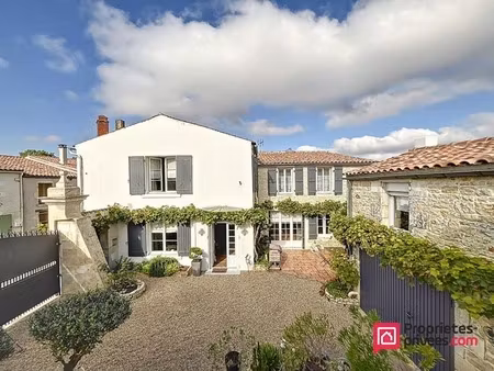 maison/villa de standing à nuaillé-d'aunis