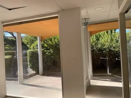 location commerce 1 pièce 36 m² à venelles (13770)