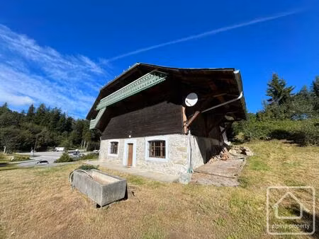 ferme savoyarde   avec appartement de 72 m2  2 chambres  cave voûtée et grange de 150m2 à 
