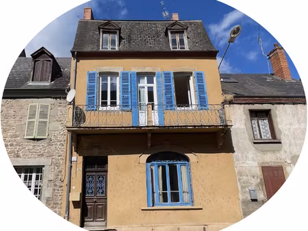 auv 1162 : grande maison  centre pionsat  avec très beau jar