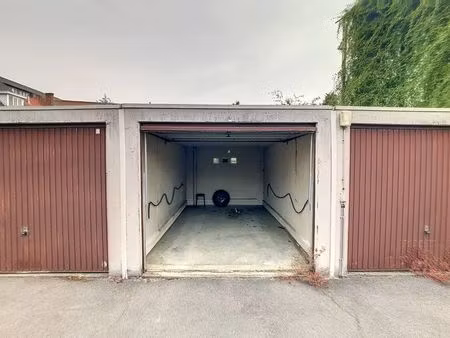 garage à vendre dans le centre de roeselare.
