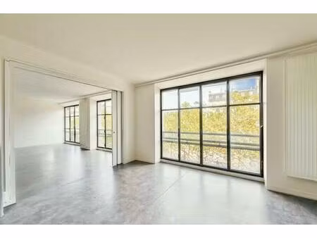 bastille  à louer une surface de bureaux lumineuse et modulable