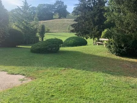 a vendre belle maison de village pierres de 190 m2 sur un terrain de 2 000 m2.