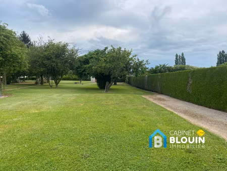 terrain a batir en hameau sortie de bourg