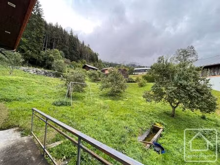 terrain constructible de 850m2 avec réseaux en bordure et vue dégagée