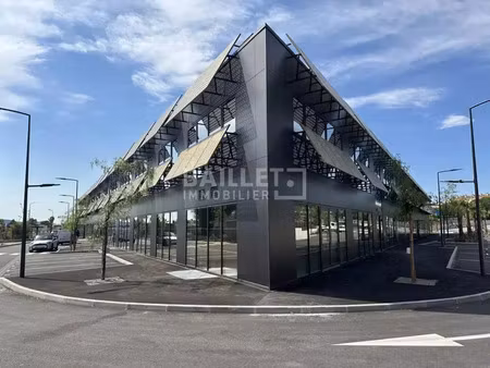 emplacement n°1 sortie a8  local commercial de 287 47 m2 a vendre