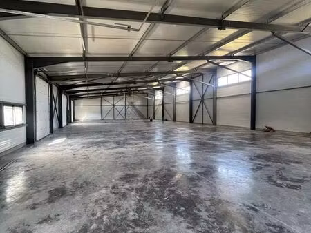 local 180 m² le teil