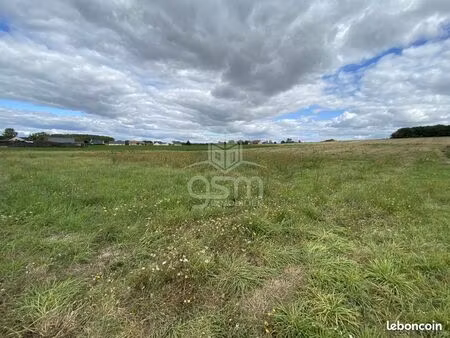 terrain 1561 m² saint-épain