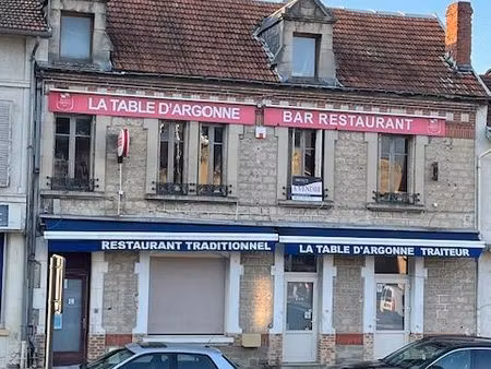 vends immeuble à caractères commerciales  ou pas ...