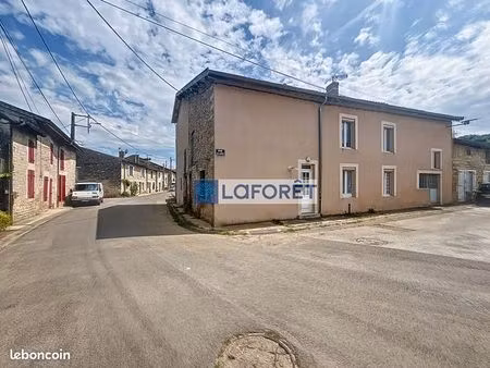 parking/box 3 pièces 90 m²