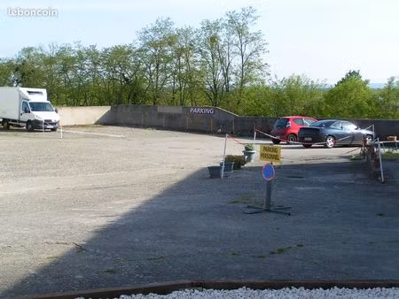 parking extérieur pour véhicules près damazan